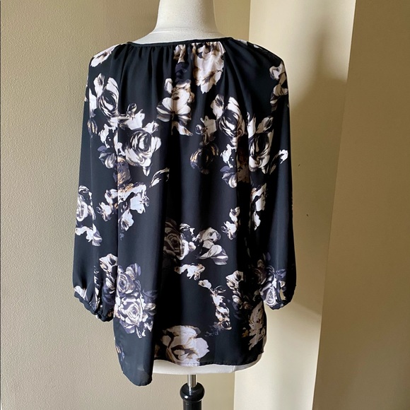Violet & Claire Blouse - Medium - Picture 7 of 10